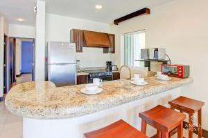 Fabulous Playa Getaway at 38th and Beach plus 2 Pools Onsite