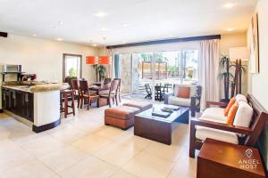 Fabulous Playa Getaway at 38th and Beach plus 2 Pools Onsite