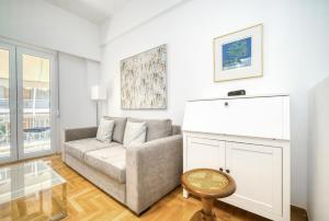 Elegant Light Two Bedroom Apartment in City Center