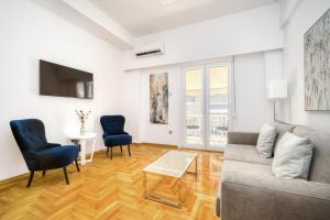 Elegant Light Two Bedroom Apartment in City Center