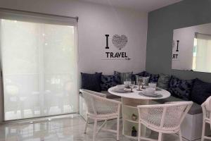 Bright Luxury Apartment with swimming pool