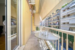 Elegant Light Two Bedroom Apartment in City Center