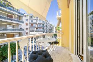 Elegant Light Two Bedroom Apartment in City Center