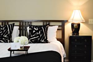 1 King Bed, Luxury Room, Non-Smoking room in JH Adams Inn Trademark Collection by Wyndham