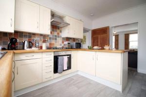 Spacious Georgian 3bedroom Apartment- 10 minute walk to the River Avon, Roman Baths and Bath Abbey