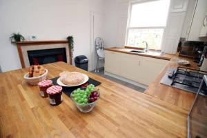 Spacious Georgian 3bedroom Apartment- 10 minute walk to the River Avon, Roman Baths and Bath Abbey