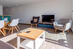 Inmovecos reformado en 1º linea playa Soling 11