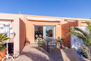 Inmovecos reformado en 1º linea playa Soling 11