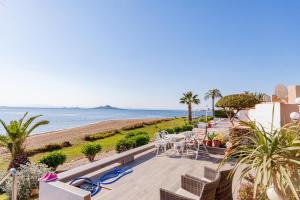 Inmovecos reformado en 1º linea playa Soling 11