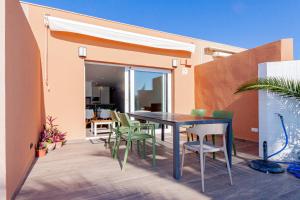 Inmovecos reformado en 1º linea playa Soling 11