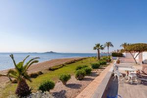 Inmovecos reformado en 1º linea playa Soling 11