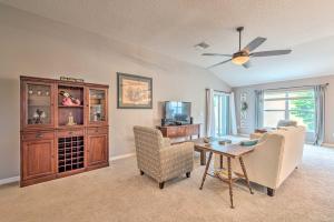 Charming Home with Lanai, 8 Mi to Town Square!