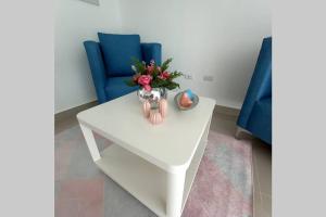 Confortable apartamento de 3 tres habitaciones, con hermosa vista de area verde, ademas de piscinas y juegos infantiles en area recreativa