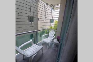 Confortable apartamento de 3 tres habitaciones, con hermosa vista de area verde, ademas de piscinas y juegos infantiles en area recreativa