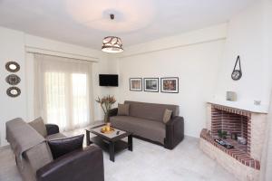 Luxury Villas Polychrono