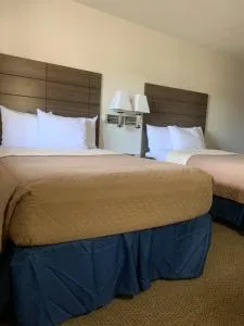 Lakes Area Inn - Miltona