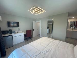 Deluxe King Studio room in The Tel