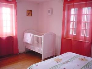 Maisons de vacances Gite Renaison, 4 pieces, 6 personnes - FR-1-496-110 : photos des chambres