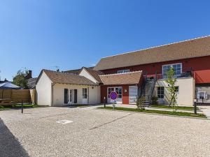 Maisons de vacances Gite Marcilly-en-Gault, 6 pieces, 15 personnes - FR-1-491-289 : Maison de Vacances (15 Adultes)