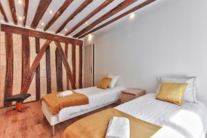 43- Parisien Flat Boulevards