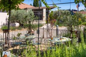 Hotels Terre de Provence Hotel & Spa : Chambre Double Supérieure - Vue sur Cour