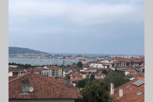 APPARTEMENT T3 TERRASSE VUE MER EN CENTRE VILLE