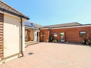 2 The Stables - 伍顿大桥