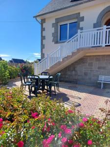 TY ANN maison avec jardin clos de mur, à proximité des commerces et à 3km des plages