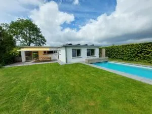 vakantiewoning met permanent verwarmd zwembad en sauna - Gistel