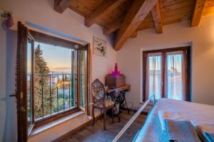 King Room with Lake View room in La Piccola Gardenia