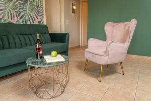 Central & Elegant Suite with private garden