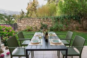 Central & Elegant Suite with private garden