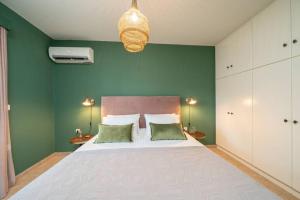 Central & Elegant Suite with private garden