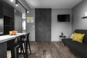 "HoMes" II, The aRt BoutiQue experience by Lou Lenny