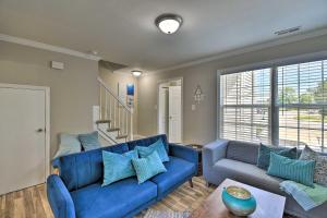 Virginia Beach Townhouse - 2 Mi to Boardwalk! - image 2