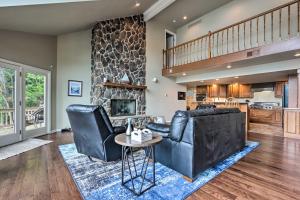 Lakefront Haven Family-Friendly Sunrise Beach Gem