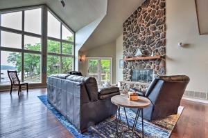 Lakefront Haven Family-Friendly Sunrise Beach Gem