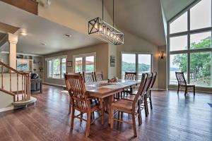 Lakefront Haven Family-Friendly Sunrise Beach Gem