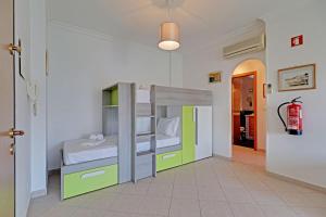 Armacao de Pera Central by Homing