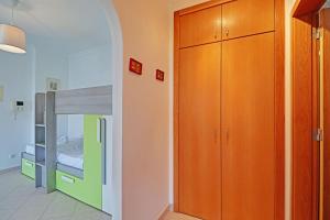 Armacao de Pera Central by Homing