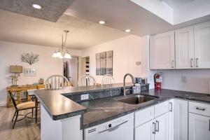 Sunny Cocoa Beach Condo with Balcony and Pool Access