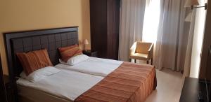 sunny beach private apartment in 5 star hotel family room