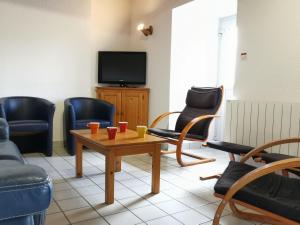 Maisons de vacances Gite Mezeres, 6 pieces, 13 personnes - FR-1-582-330 : photos des chambres