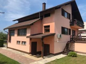 Plitvice Family Apartment - 科雷尼察