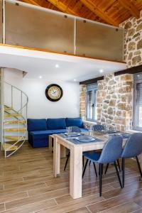 ADRIANS LUXURY APARTMENTS 2