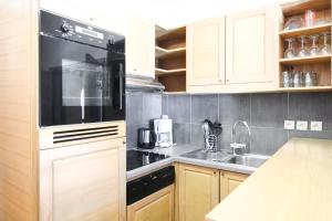 Two internally connecting 2-bed apartments with shared private entrance