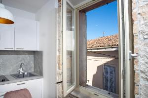 Apartments and Rooms Luan