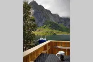 Cozy House By The Fjord In The Heart Of Lofoten - 索尔瓦根