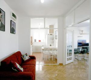 Magritte Business grade comfortable apartment.