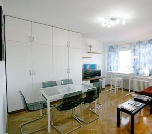 Magritte Business grade comfortable apartment.